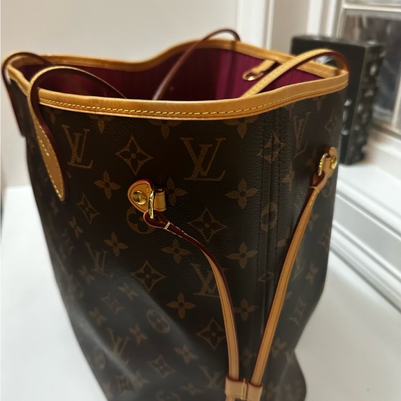 Louis Vuitton Neverfull mm. - Picture 4 of 10